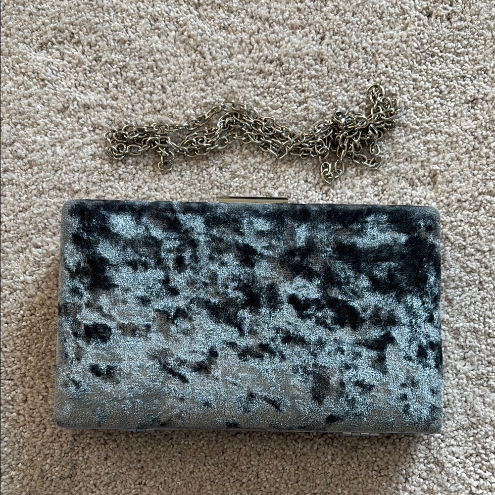 SOLD‼️ Glint Elegant Velvet Clutch with Chain